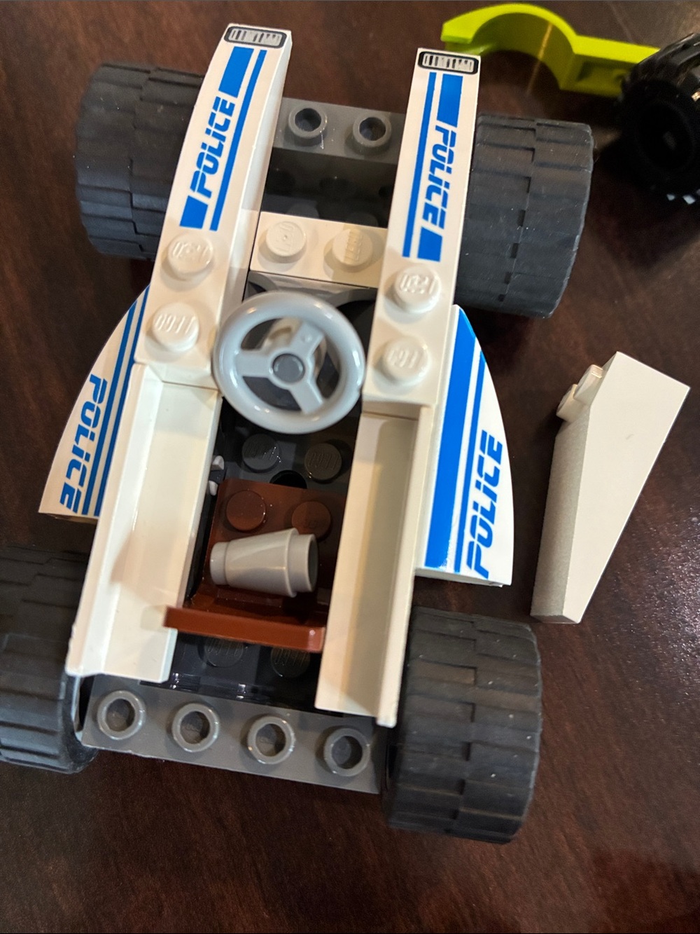 Assorted miscellaneous Lego pieces from various sets - Picture 5 of 10